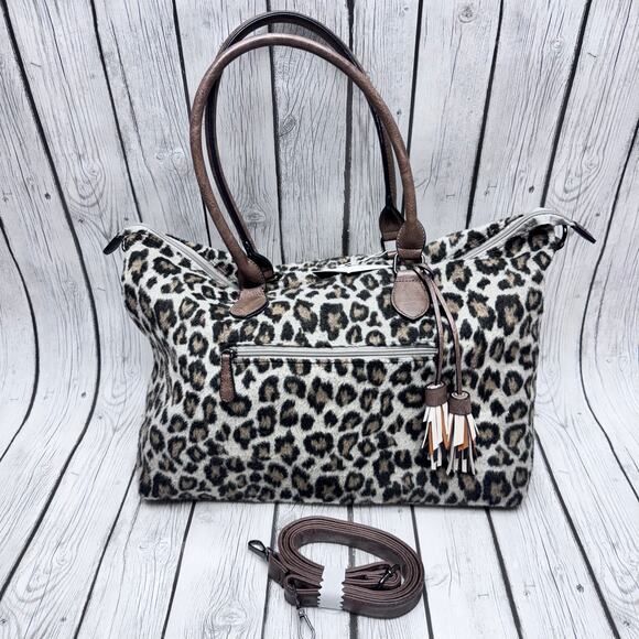 NWT JEN & CO River Faux Fur Weekender - Picture 2 of 5